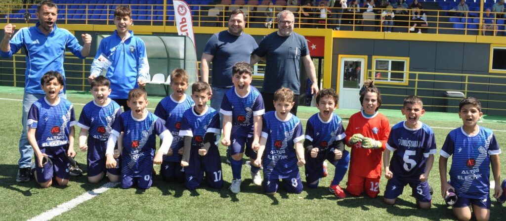 Gümüşyaka Spor Kulübü takım fotoğrafı