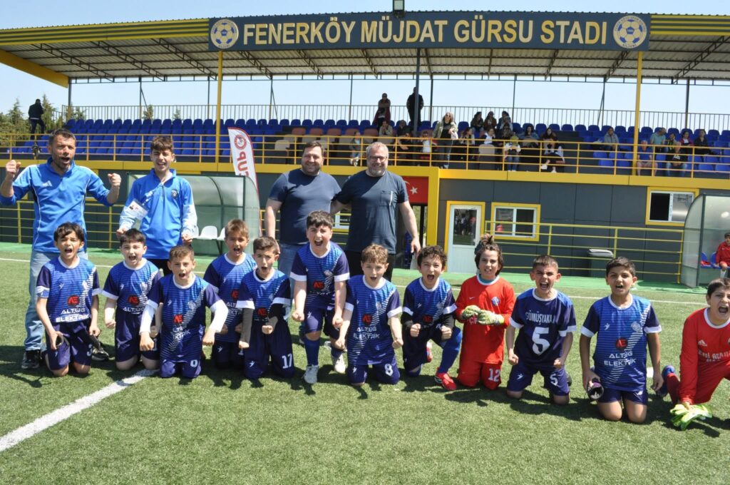 Gümüşyaka Spor Kulübü takım fotoğrafı